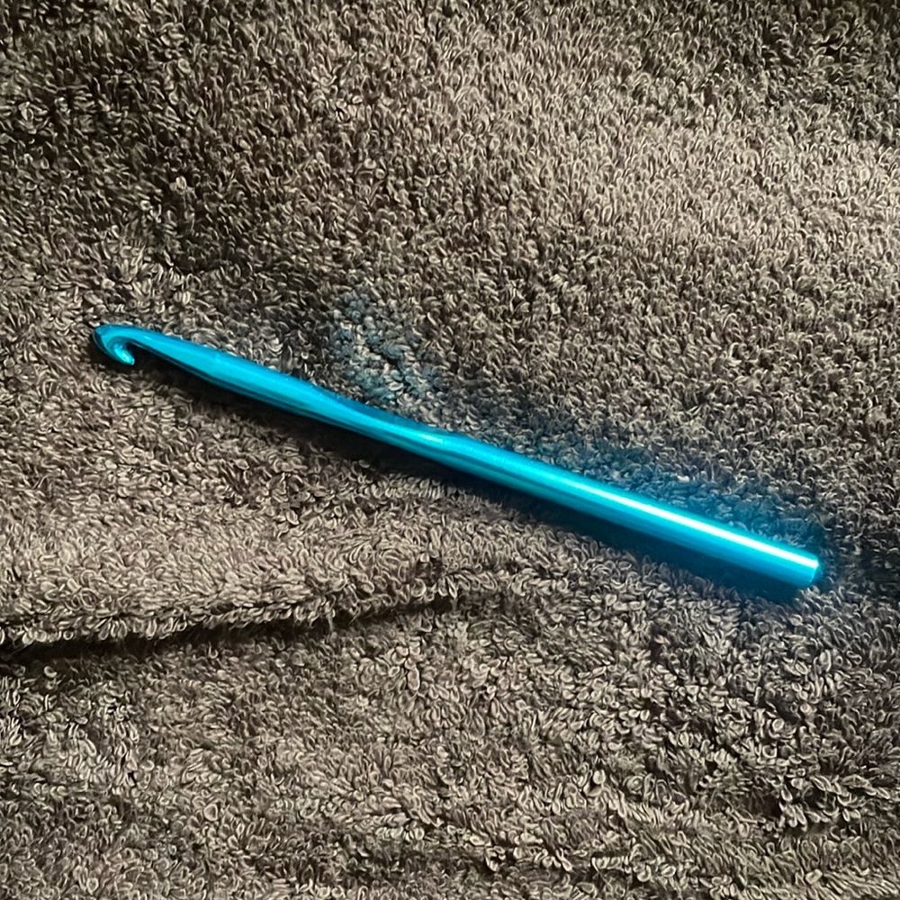 Bustle tool and crochet hook for wedding dress